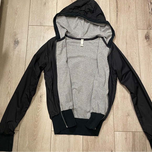 Lululemon Swell Reversible Hooded Jacket Black Gray Women's Size 6 - Picture 4 of 7